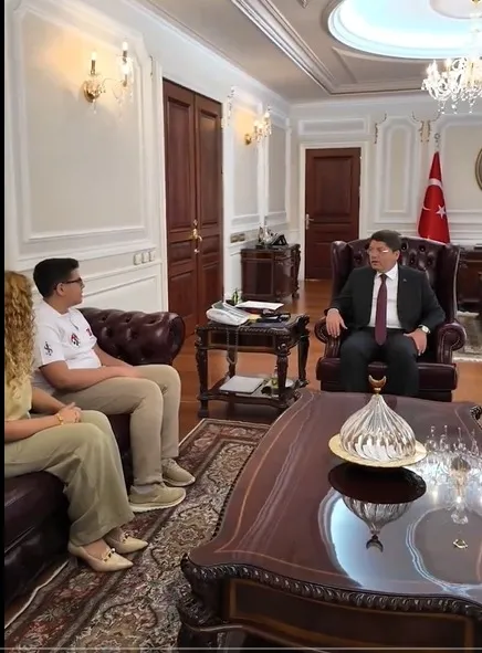 adalet-bakani-yilmaz-tunc-turk-satranc-dehasi-yagiz-kaan-erdogmusu-makamina-agirladi-1725534543792.jpg