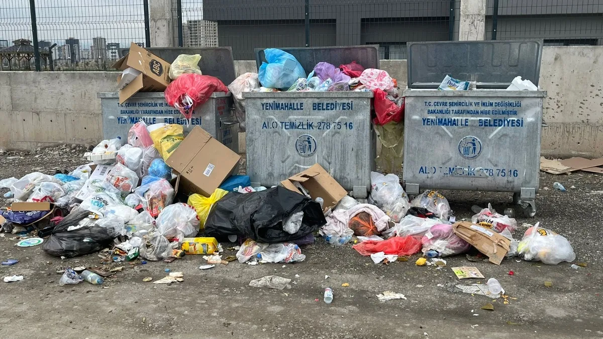 Çöp dağları arasında yaşam… Vatandaş CHP’li belediyeye isyanda Çöp dağları arasında yaşam… Vatandaş CHP’li belediyeye isyanda