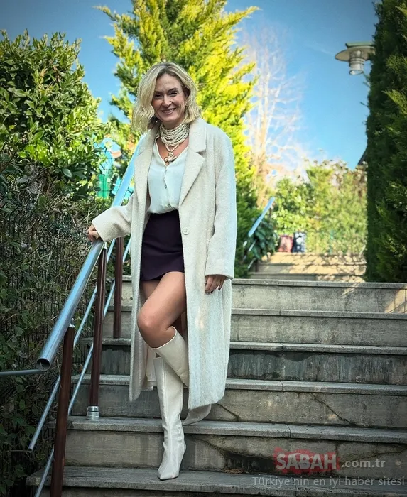 Ceyda Düvenci ile sevgilisi Güçlü Mete ile nişanlandı mı? Yüzüklü pozu kafa karıştırdı!