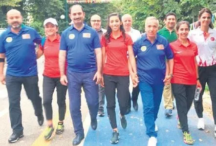 Postacılar yürürken - Sabah