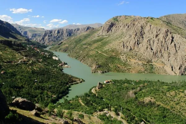 Muhteşem doğası, lezzetli yemekleri ve tarihi güzellikleriyle Erzincan gezi severleri bekliyor!