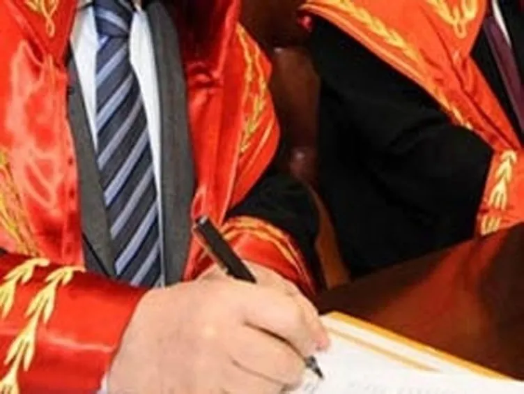 Adliyede uykucu hakim krizi: Eski karım bana büyü yaptı beni…