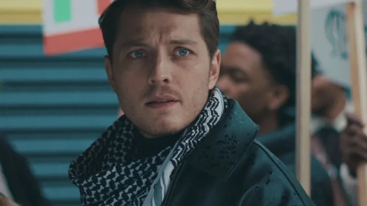 Cem Adrian’dan Aynı Yağmur Altında için özel şarkı ‘Bir Kuş Uçar’ | Video