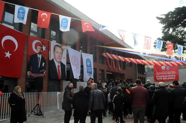eyupsultanda-hayirseverlerin-ve-devletin-yaptirdigi-okullar-acildi-1708689229895.jpg