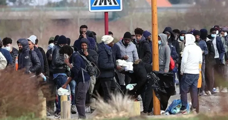 Paris’te bir tırda 58 göçmen bulundu