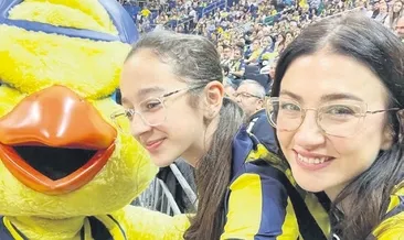 Anne-kızın maç keyfi!