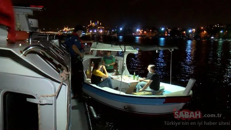 Skandal manzara! Balat’ta Koronavirüse rağmen teknede eğlence yaptılar!