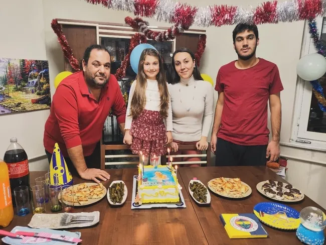 son-dakika-yuruyus-yapmak-icin-parka-gitti-komaya-girdi-fizik-ogretmeni-cumhur-ozturk-yasam-savasi-veriyor-1790396473074.jpg