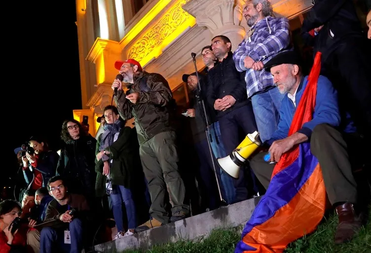 Ermenistan'da sular durulmuyor!