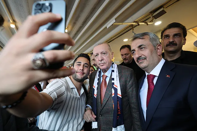 baskan-erdogan-bir-kafede-vatandaslarla-sohbet-etti-1781283103038.jpeg