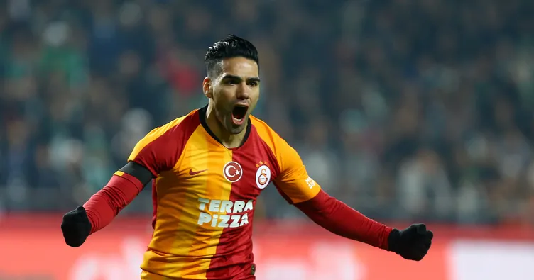 Falcao, Fenerbahçe derbisinde sahada