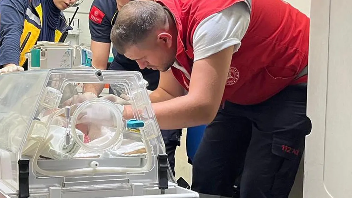 Van’da kalp rahatsızlığıyla doğdu! 1 günlük Selin bebek için ambulans uçak havalandı Van’da kalp rahatsızlığıyla doğdu! 1 günlük Selin bebek için ambulans uçak havalandı