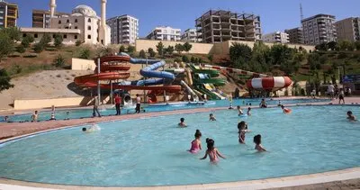 Karaköprülü çocuklar Yaşam Park Havuzunda serinliyor