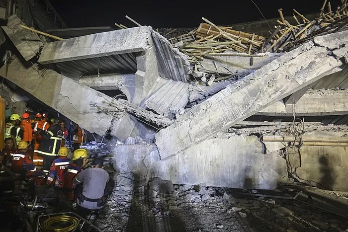Endonezya’da okul tadilatı faciaya dönüştü: Öğrenciler enkaz altında kaldı