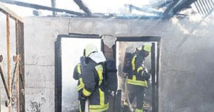 Fabrika işçisinin evi küle döndü