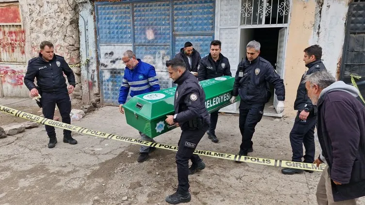 Kan donduran cinayet: Ablasını eve girince böyle buldu...