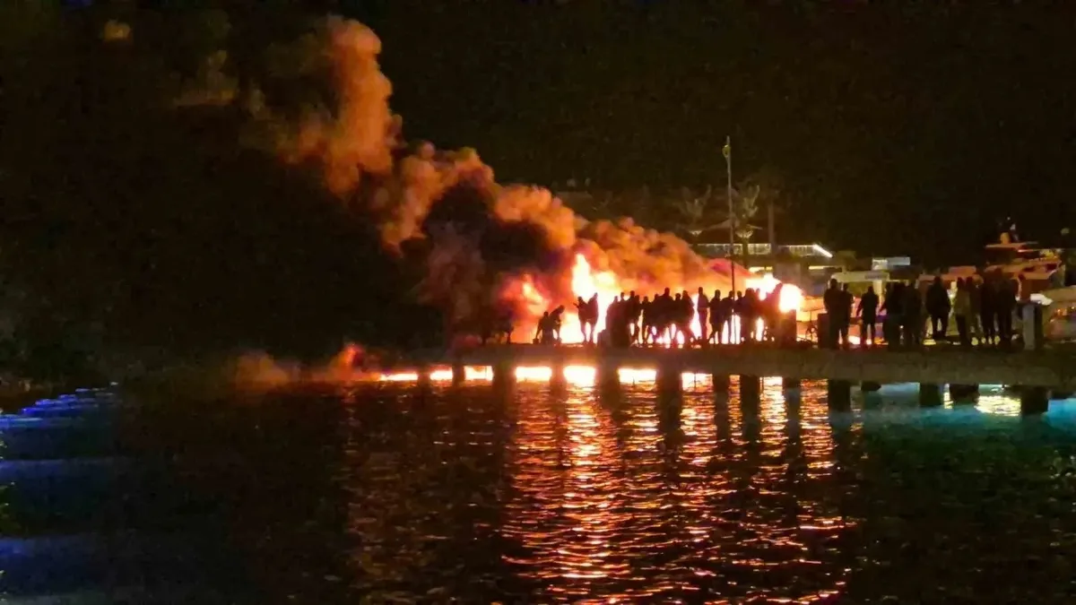 Bodrum’da marinada yangın çıktı! Milyonluk tekneler küle döndü