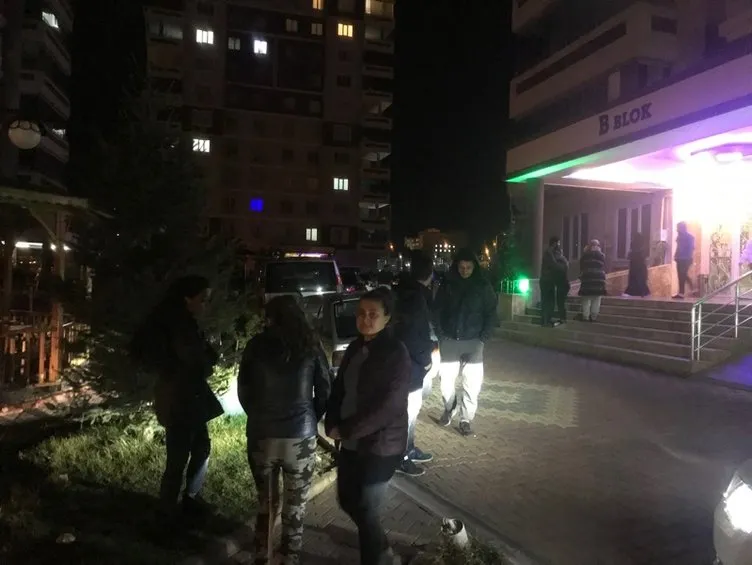 Elazığ'da şiddetli deprem. İşte depremden ilk kareler