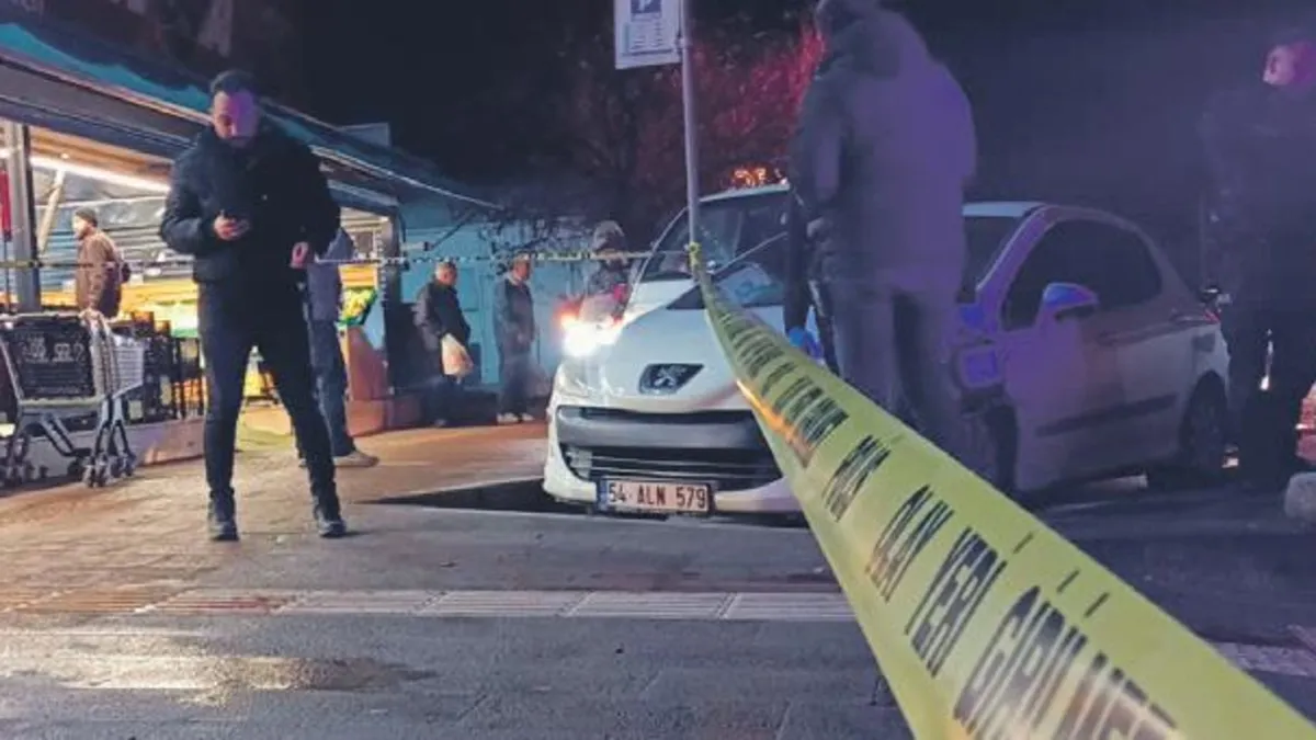 Husumetlisini boğazından bıçakladı