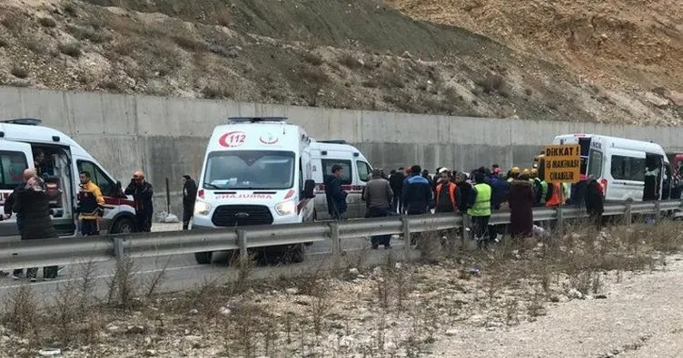 Çorum’da feci kaza! Devrilen kamyon, yolcu minibüsüne çarptı: 1 ölü, 8 yaralı