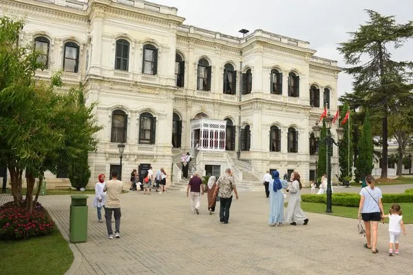 cumhurbaskani-erdogan-tarafindan-acilan-yildiz-sarayini-200-bin-kisi-ziyaret-etti-1724240152855.jpg