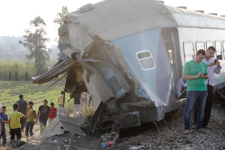 Mısır’da feci tren kazası!