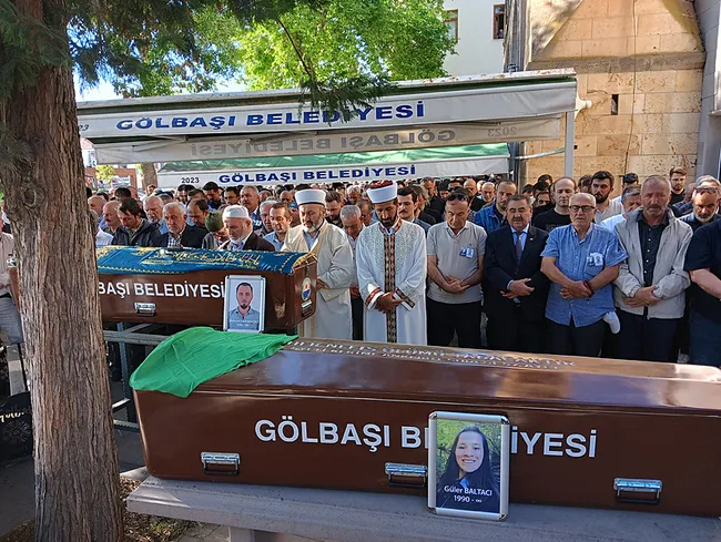 beton-kemer-uzerlerine-devrilmisti-talihsiz-cift-son-yolculuguna-ugurlandi-1748445651080.jpeg
