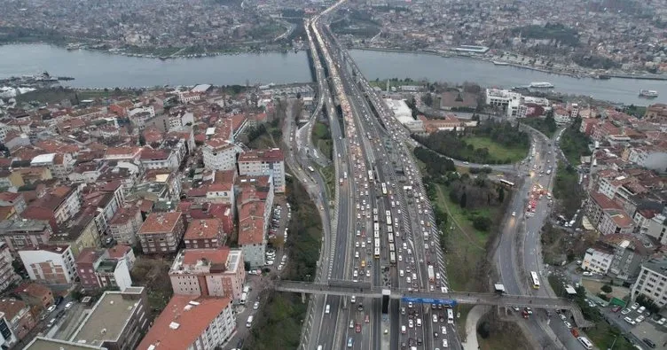 Yılbaşına saatler kala İstanbul’da trafik yoğunluğu yüzde 65’e çıktı