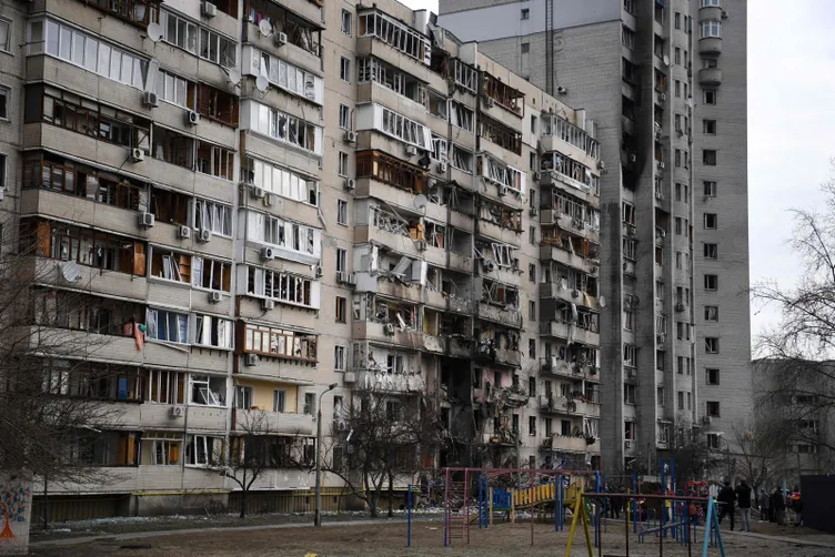 SON DAKİKA: RUSYA UKRAYNA SAVAŞI dehşete düşürüyor! Kiev bombalanıyor! Harkov kuşatıldı! NATO, Ukrayna ve Rusya'dan flaş açıklamalar