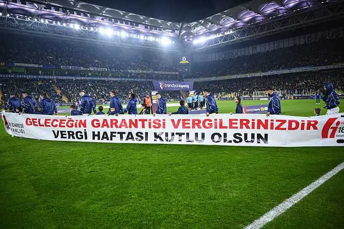 son-dakika-haberi-fenerbahce-antalyaspor-karsisinda-hata-yapmadi-galatasaray-ile-puan-farki-4e-indi-1740944021408.jpeg