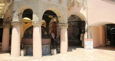 Kemeraltı Çarşısı’ndaki tarihi caminin musluklarının çalındığı anlar kamerada