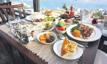 Geleneksel Türk lezzetleriyle iftar sofrası