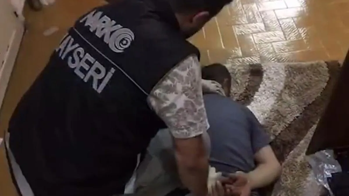 Kayseri’de uyuşturucu operasyonu: 9 gözaltı Kayseri’de uyuşturucu operasyonu: 9 gözaltı