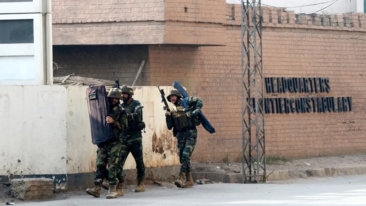 Pakistan’da organize suç örgütlerine operasyon! 9 kişi öldürüldü Pakistan’da organize suç örgütlerine operasyon! 9 kişi öldürüldü