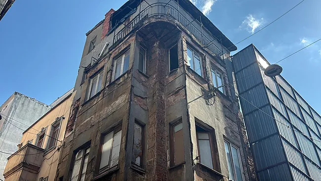 kotu-koku-ihbari-yapmisti-o-komsu-katil-cikti-1786375656379.jpeg