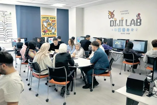 hku-gelecegin-mesleklerine-odaklandi-1785337611943.jpeg