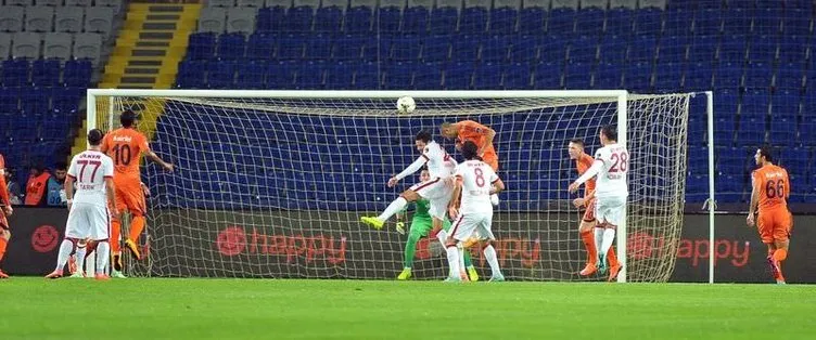 İ. Başakşehir-Galatasaray maçından kareler