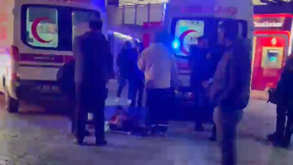 İzmir’de pazarcıların yer kavgası kanlı bitti: 6 yaralı İzmir’de pazarcıların yer kavgası kanlı bitti: 6 yaralı