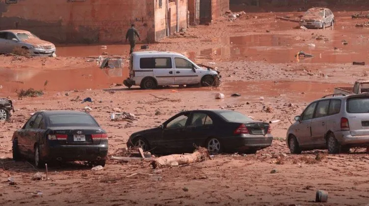 Libya’daki felaketin en korkunç görüntüleri! Sel böyle geldi: Cesetler Akdeniz'e sürükleniyor!
