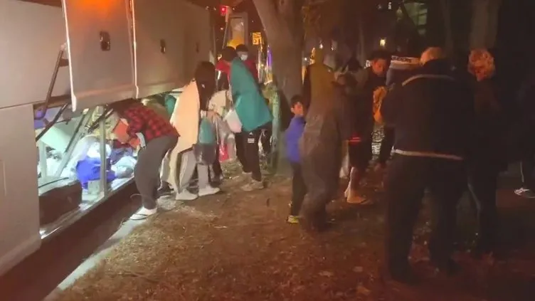 Biden’ın yardımcısı Kamala Harris’e büyük şok: Otobüslerle getirip kapısının önüne bıraktılar