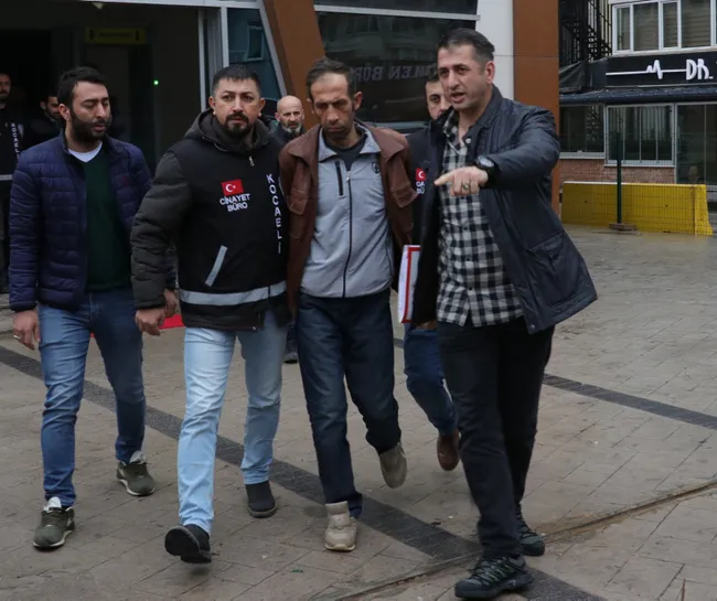 turkiyenin-gundemine-oturmuslardi-palu-ailesi-hakim-karsisinda-1648807763026.jpg