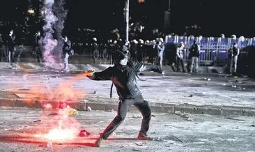 Demokrasi değil vandallar sahnede