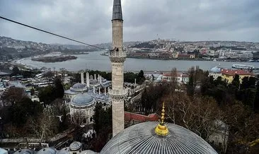 İstanbul’da ramazanın ilk mahyası Eyüp Sultan Camisi’ne asıldı
