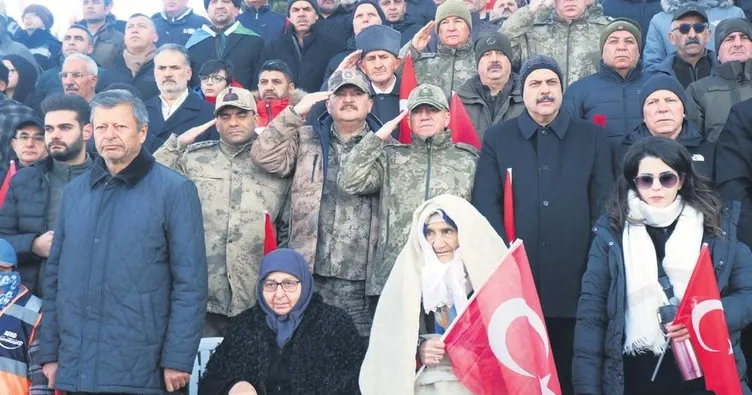 Sabah namazıyla yola koyuldular... Erzurumlulardan Aziziye Tabyaları’na saygı yürüyüşü