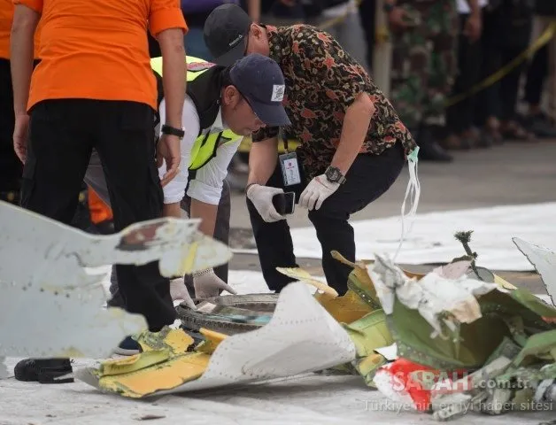 Endonezya’da düşen uçağın karakutusu açıldı
