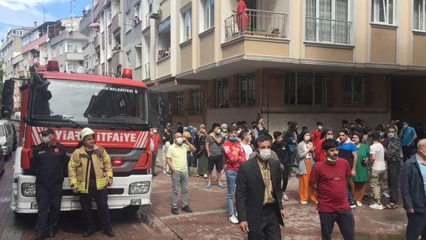 son-dakika-zeytinburnunda-bina-coktu-ekipler-bolgeye-sevk-edildi-1620287968365.jpg