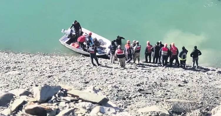 Otomobil baraj gölüne uçtu: 3 ölü