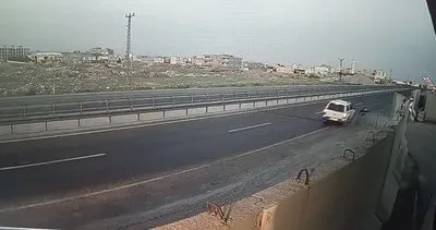 Nusaybin’de dur' ihtarına uymayan sürücü, yola kapan atan polis memuruna ciple çarparak yaraladı #mardin