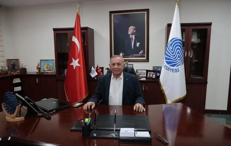 Seyhan Belediye Başkanı Akif Kemal Akay istifa etmişti: Özgür Özel’e zehir zemberek sözler!