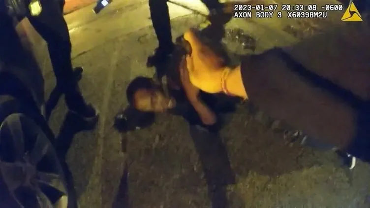 ABD polisinin korkunç cinayeti kamerada! Son anlarında ‘anne’ diye haykırmış! Kan donduran görüntüler